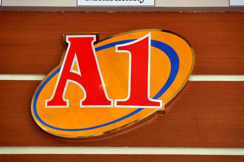 Hotel A1 Mandalay Buitenkant foto