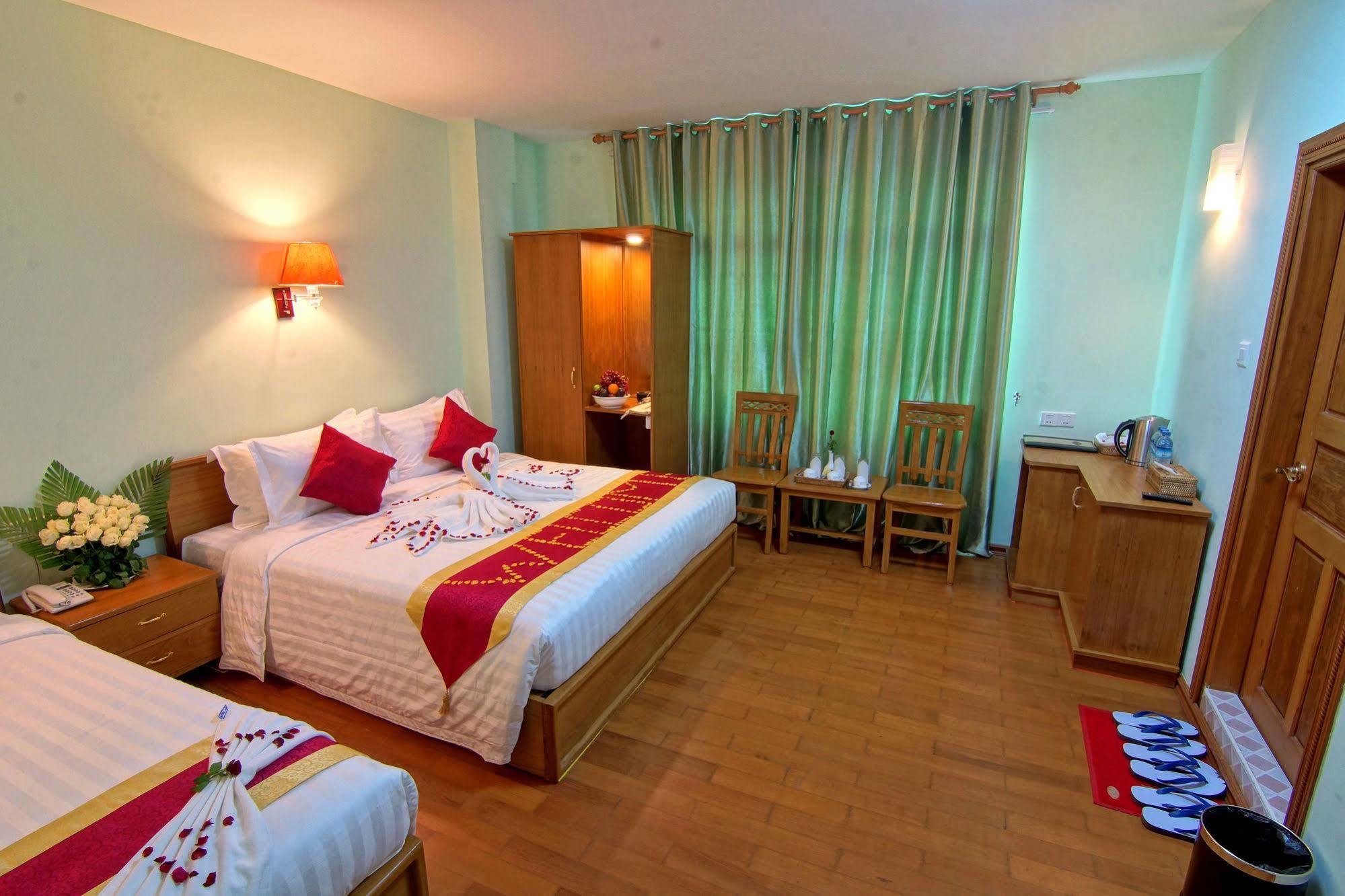 Hotel A1 Mandalay Buitenkant foto