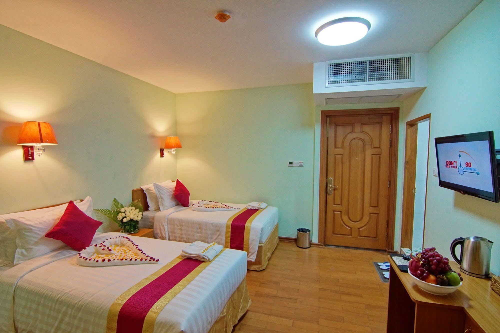 Hotel A1 Mandalay Buitenkant foto