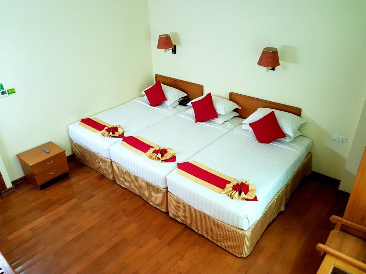 Hotel A1 Mandalay Buitenkant foto