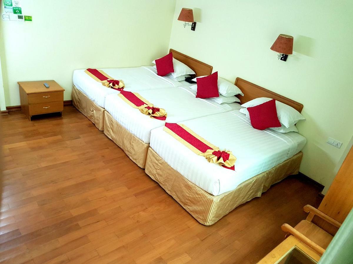 Hotel A1 Mandalay Buitenkant foto